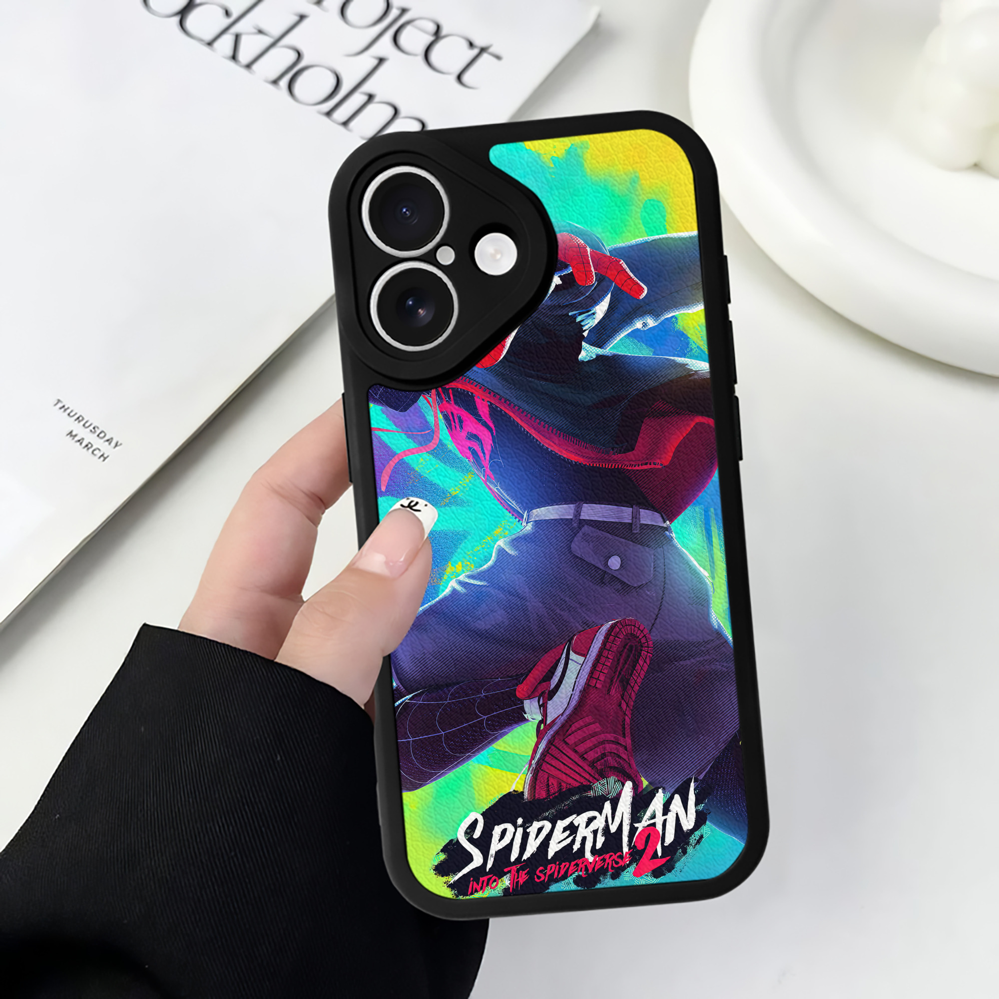（画像用） Spider Man スパイダーマン 【iPhone 16シリーズ対応】シリコンスマホケース（レザー調） 材質：シリコン